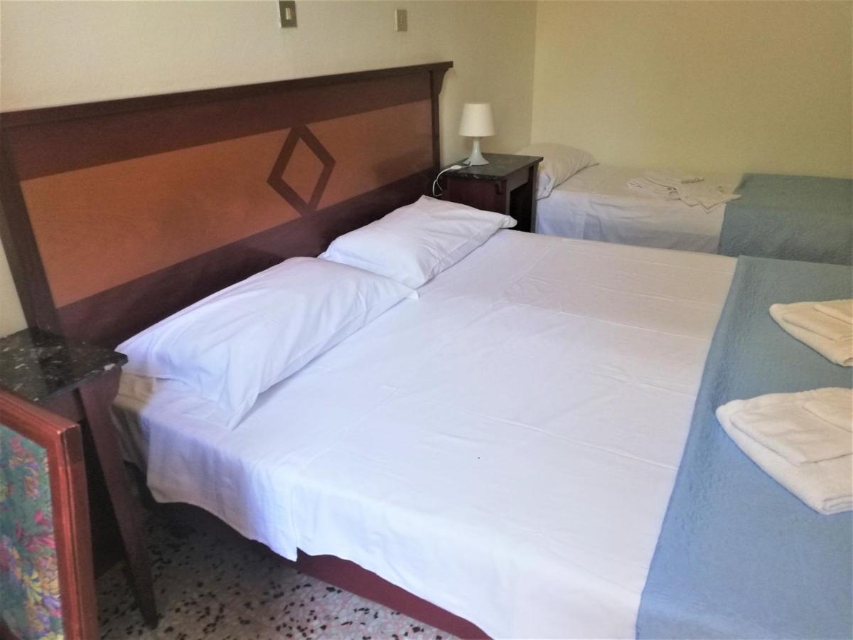 Hotel Maida Фолоника Екстериор снимка