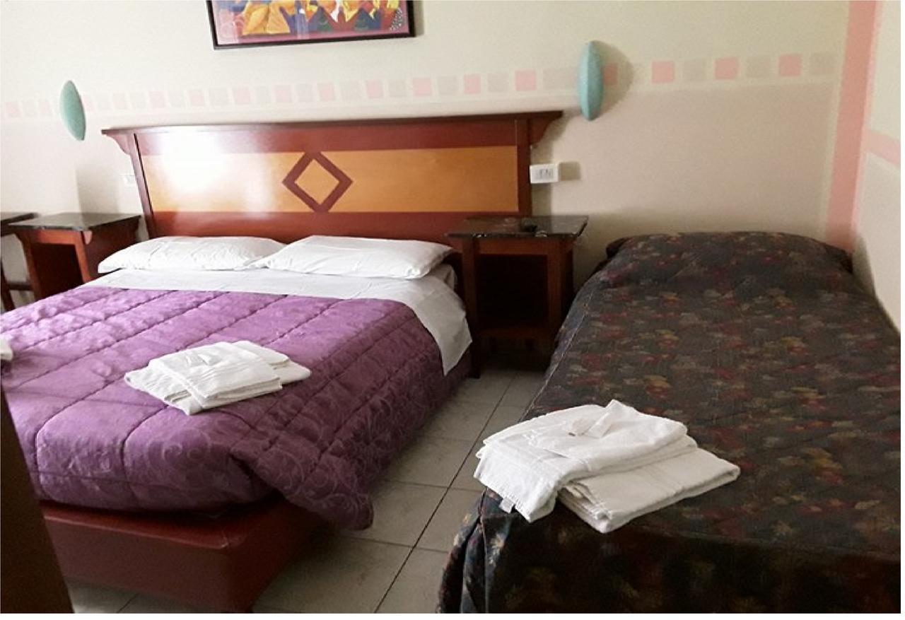 Hotel Maida Фолоника Екстериор снимка