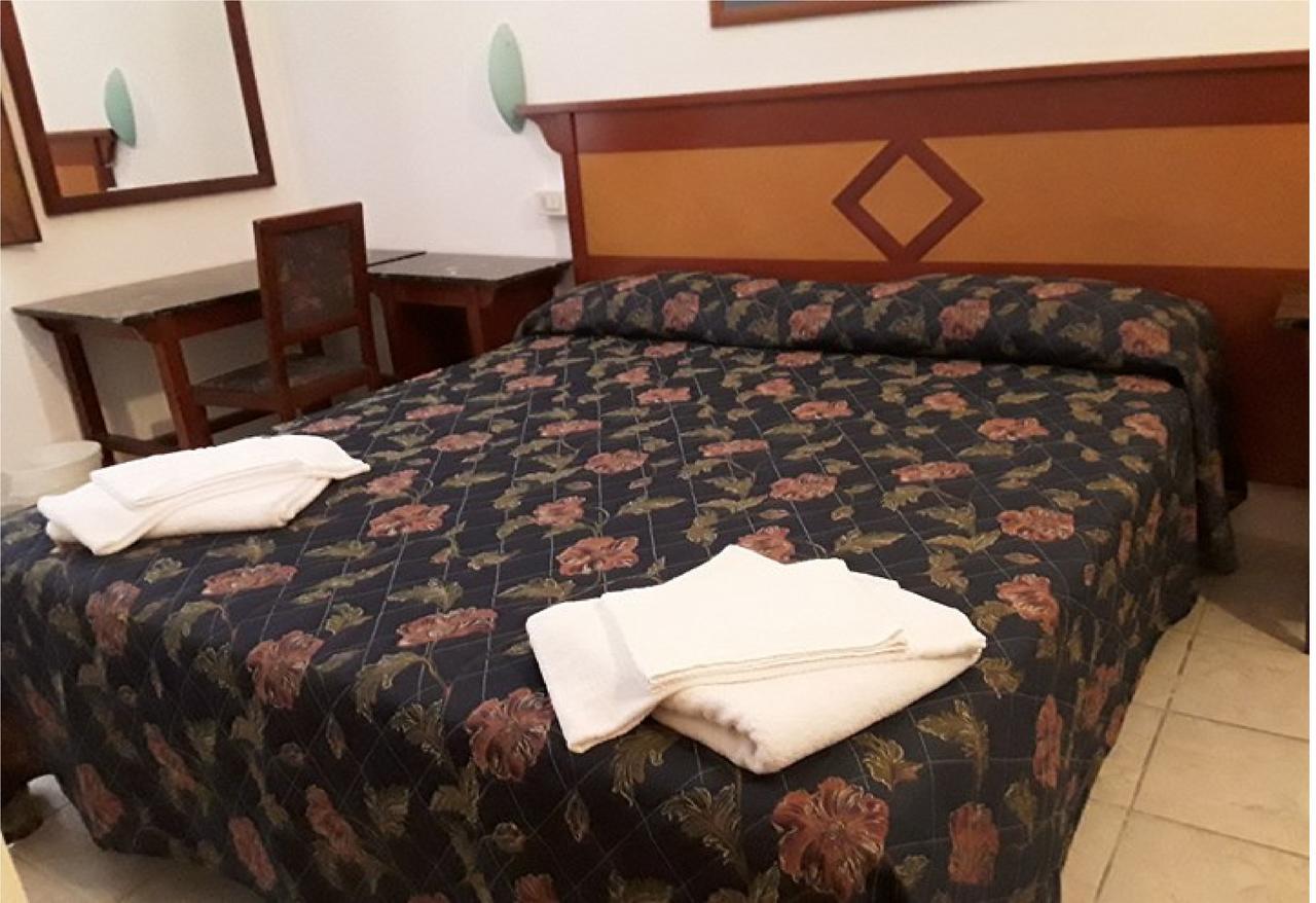 Hotel Maida Фолоника Екстериор снимка