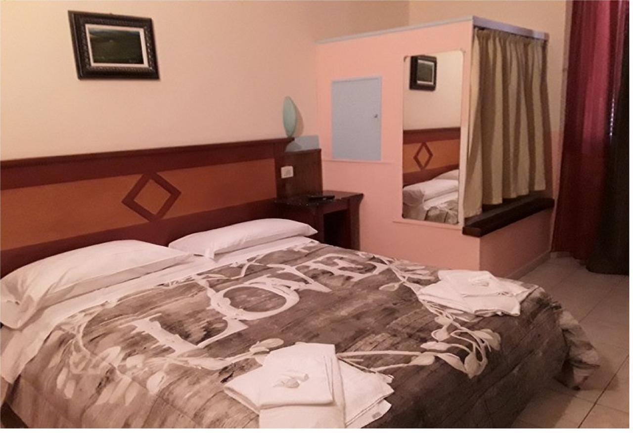 Hotel Maida Фолоника Екстериор снимка